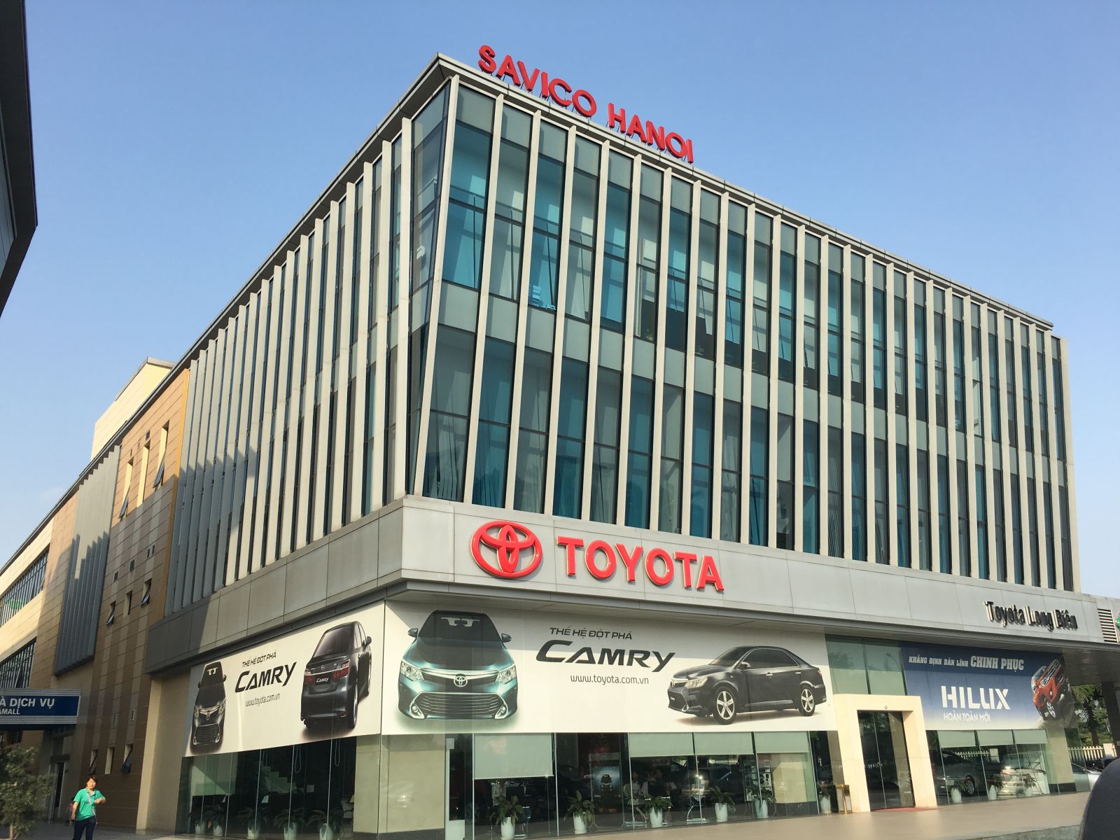 Thi công vách nhôm kính và cửa nhôm kính tòa nhà SAVICO 